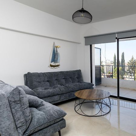 Ollies 3 Bedroom Apartment Larnaca Dış mekan fotoğraf